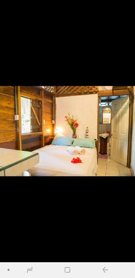 Hostal Cecilia Puerto Viejo de Talamanca Екстериор снимка