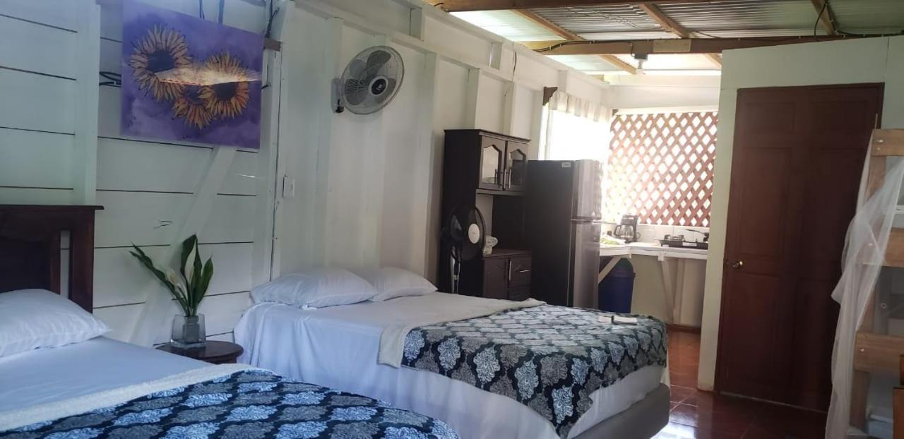 Hostal Cecilia Puerto Viejo de Talamanca Екстериор снимка