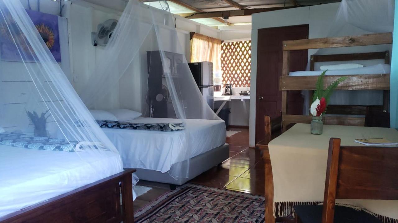 Hostal Cecilia Puerto Viejo de Talamanca Екстериор снимка