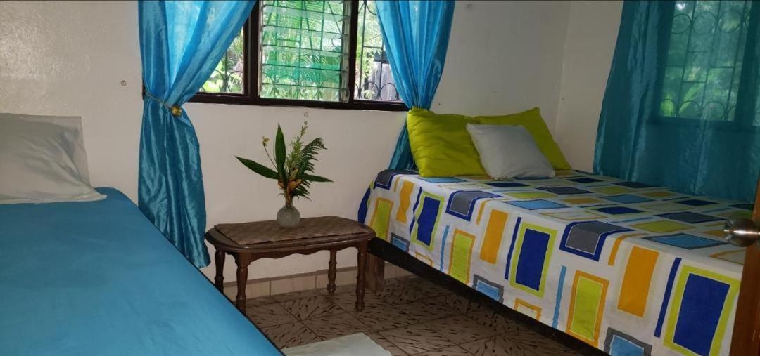 Hostal Cecilia Puerto Viejo de Talamanca Екстериор снимка