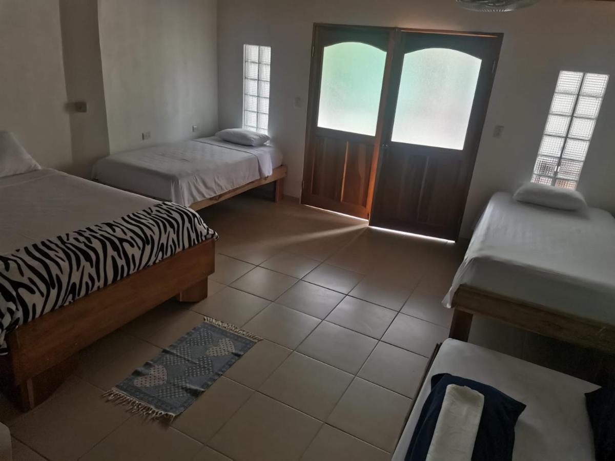 Hostal Cecilia Puerto Viejo de Talamanca Екстериор снимка