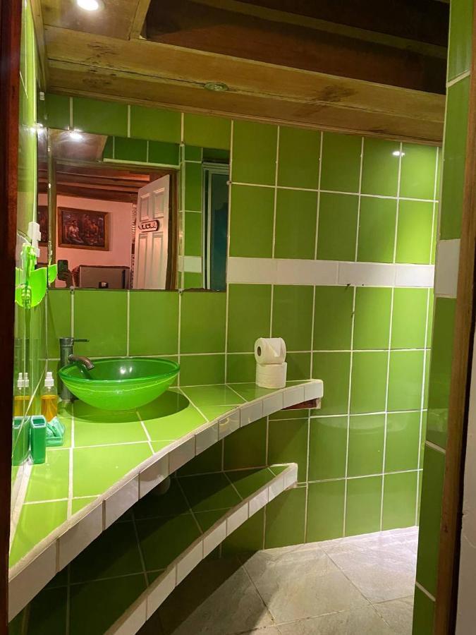 Hostal Cecilia Puerto Viejo de Talamanca Екстериор снимка