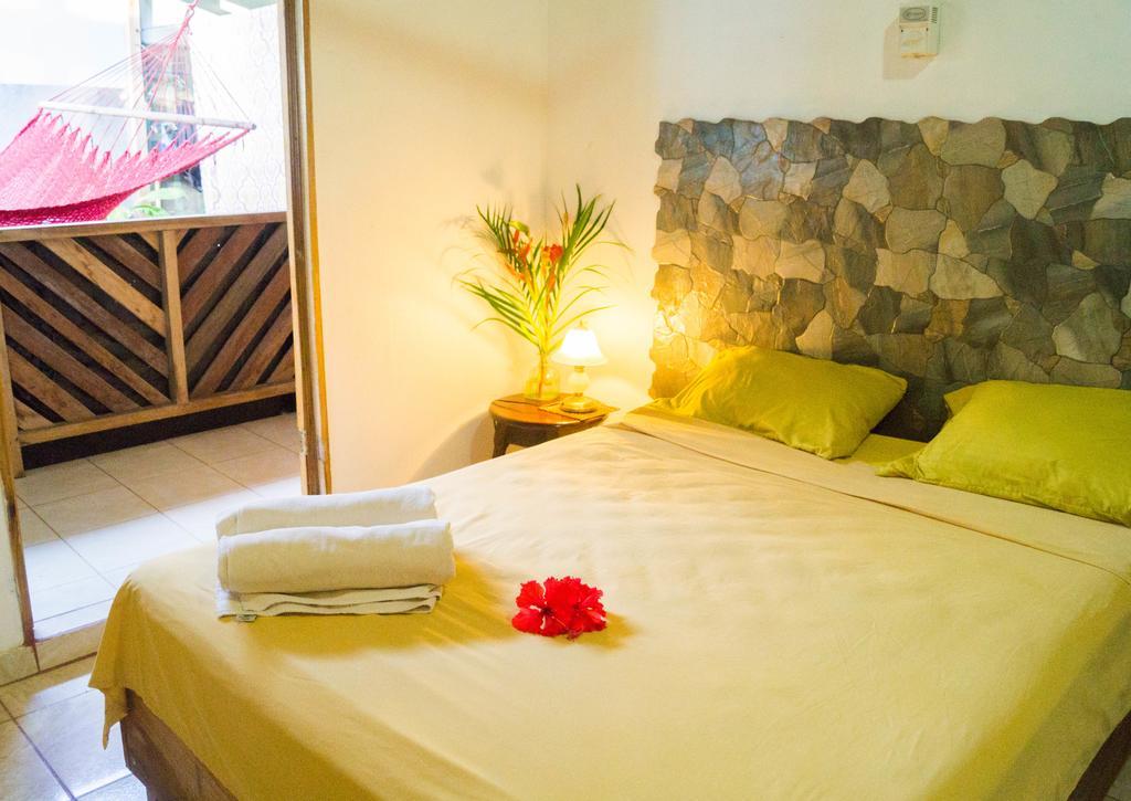 Hostal Cecilia Puerto Viejo de Talamanca Екстериор снимка