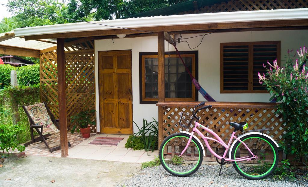 Hostal Cecilia Puerto Viejo de Talamanca Екстериор снимка