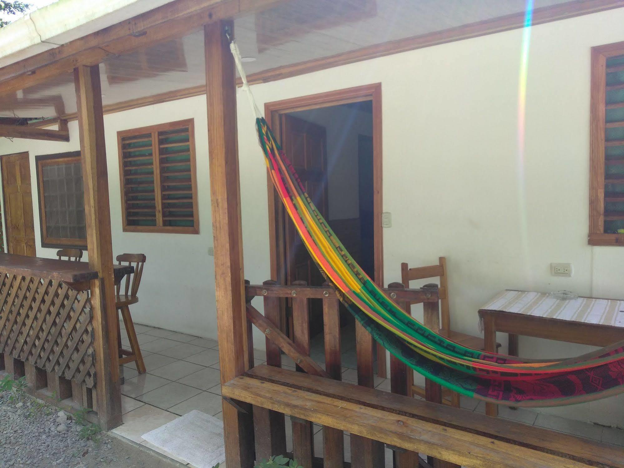 Hostal Cecilia Puerto Viejo de Talamanca Екстериор снимка