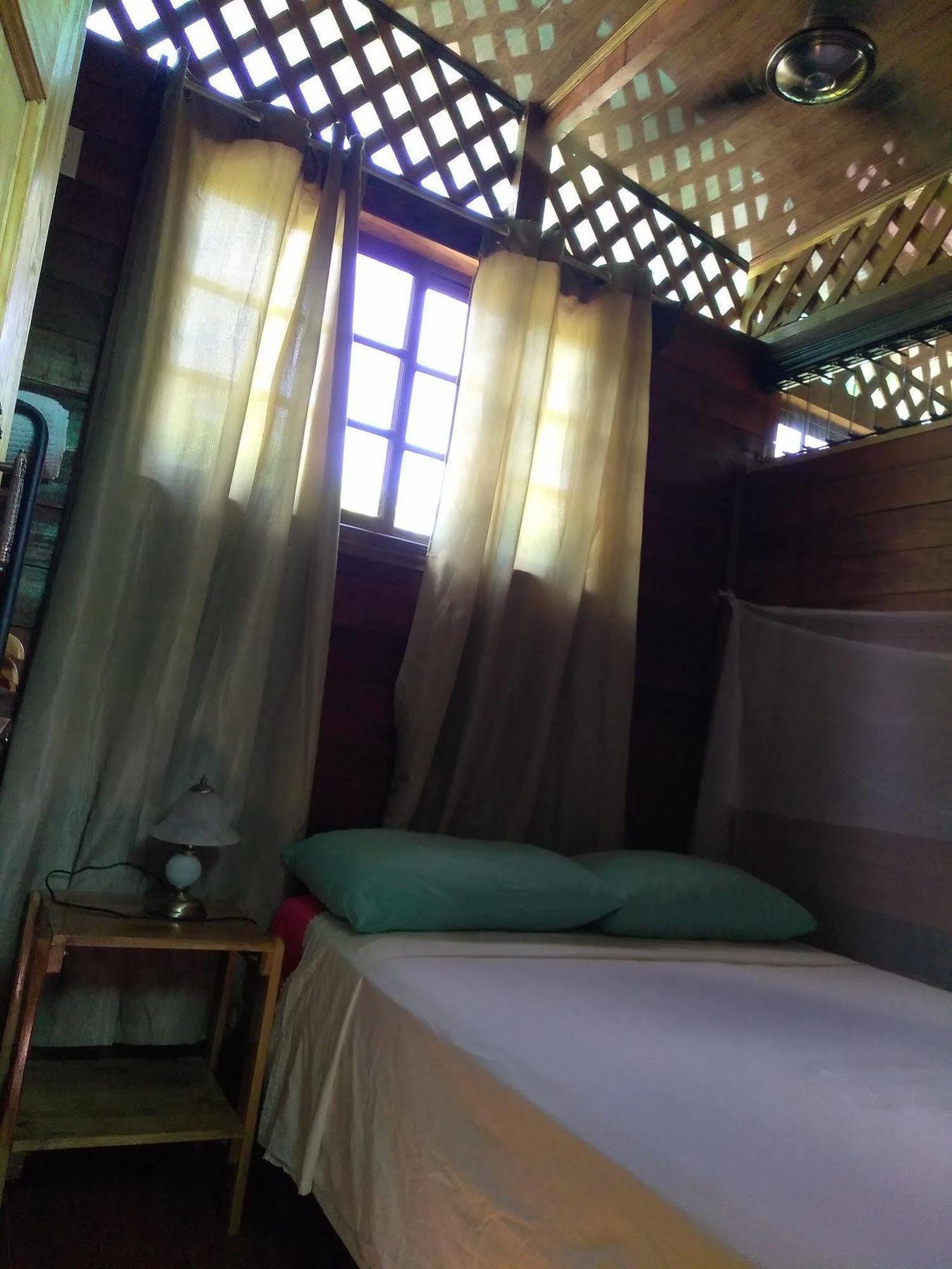 Hostal Cecilia Puerto Viejo de Talamanca Екстериор снимка