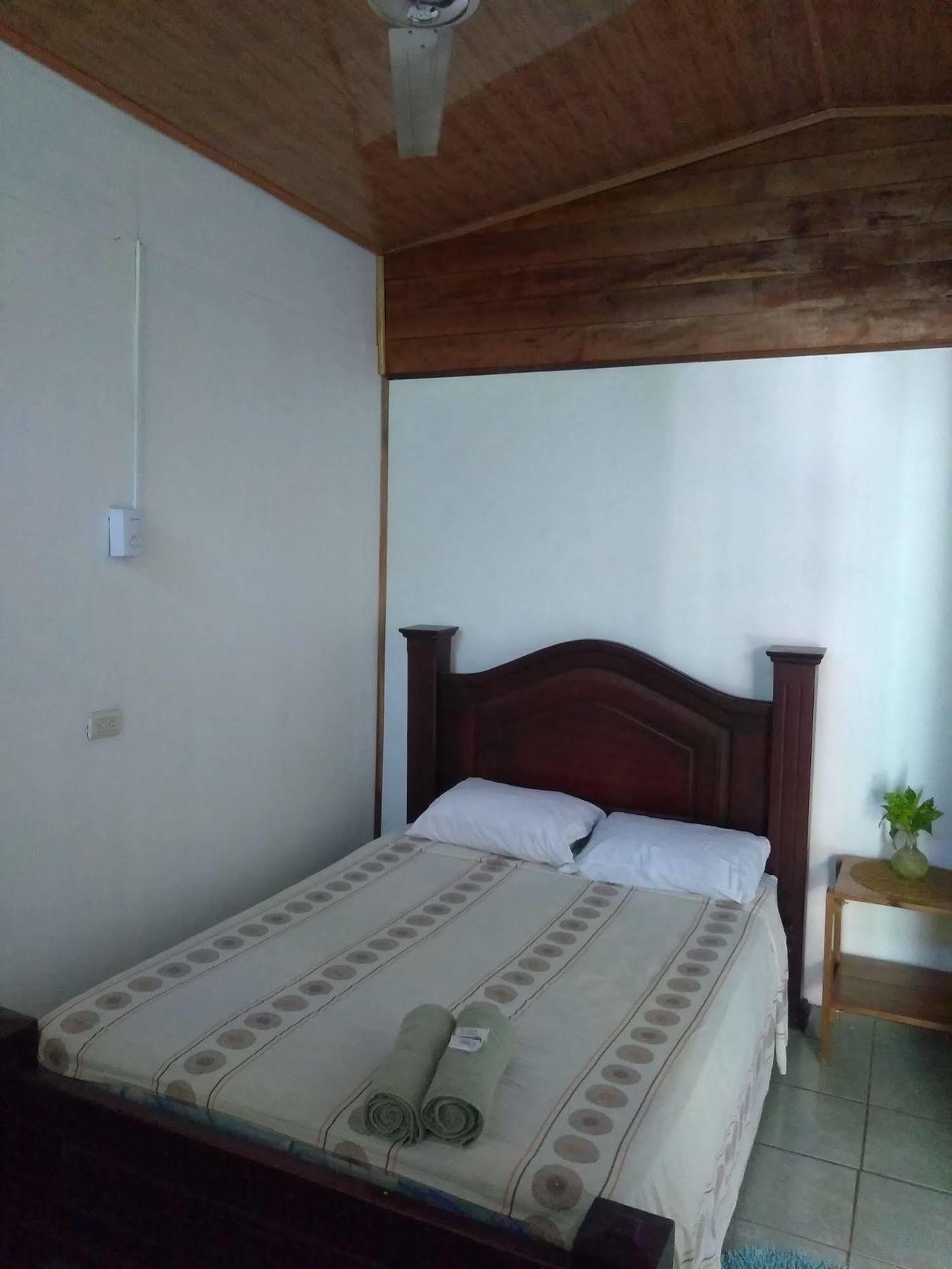 Hostal Cecilia Puerto Viejo de Talamanca Екстериор снимка