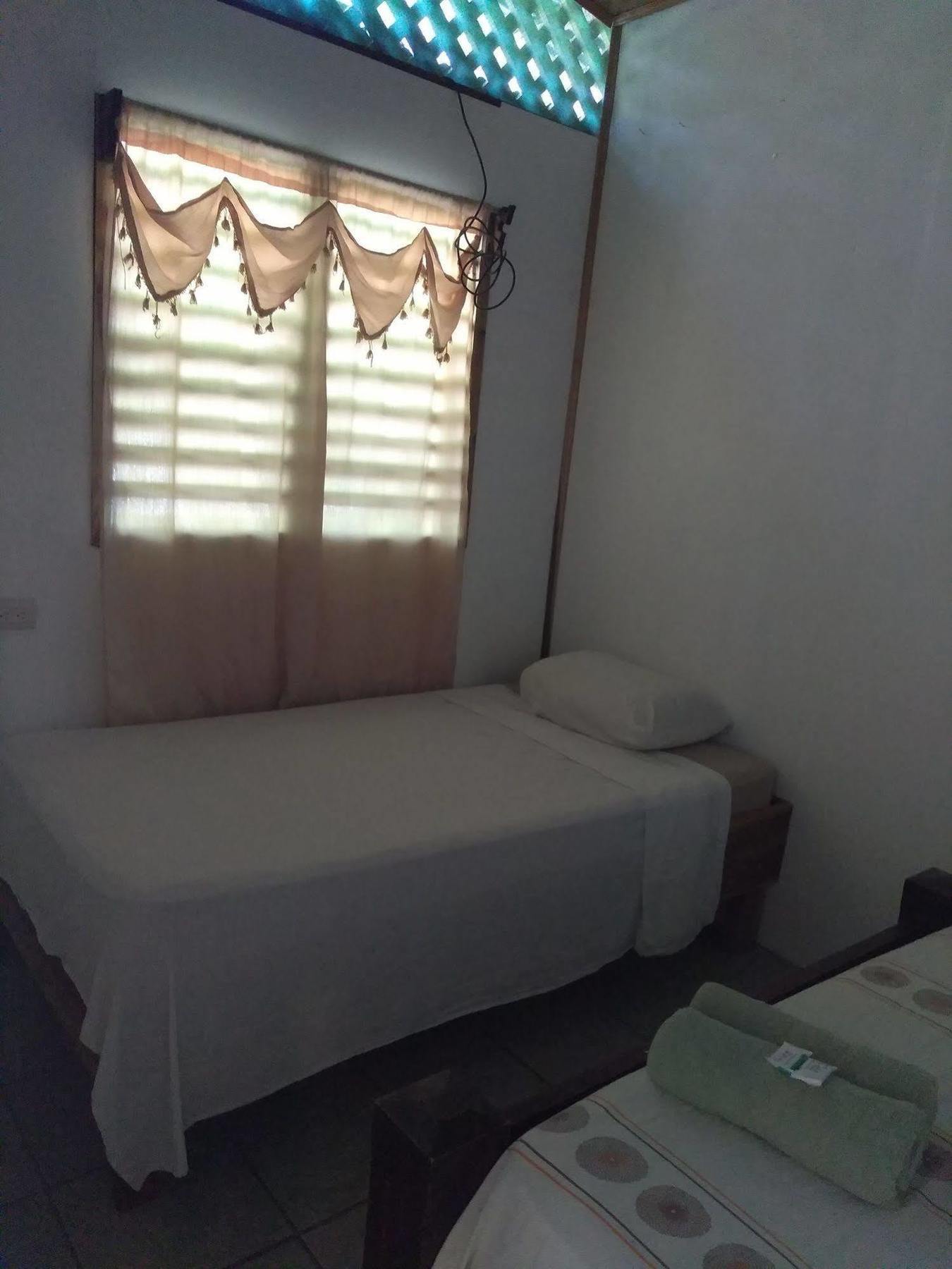 Hostal Cecilia Puerto Viejo de Talamanca Екстериор снимка