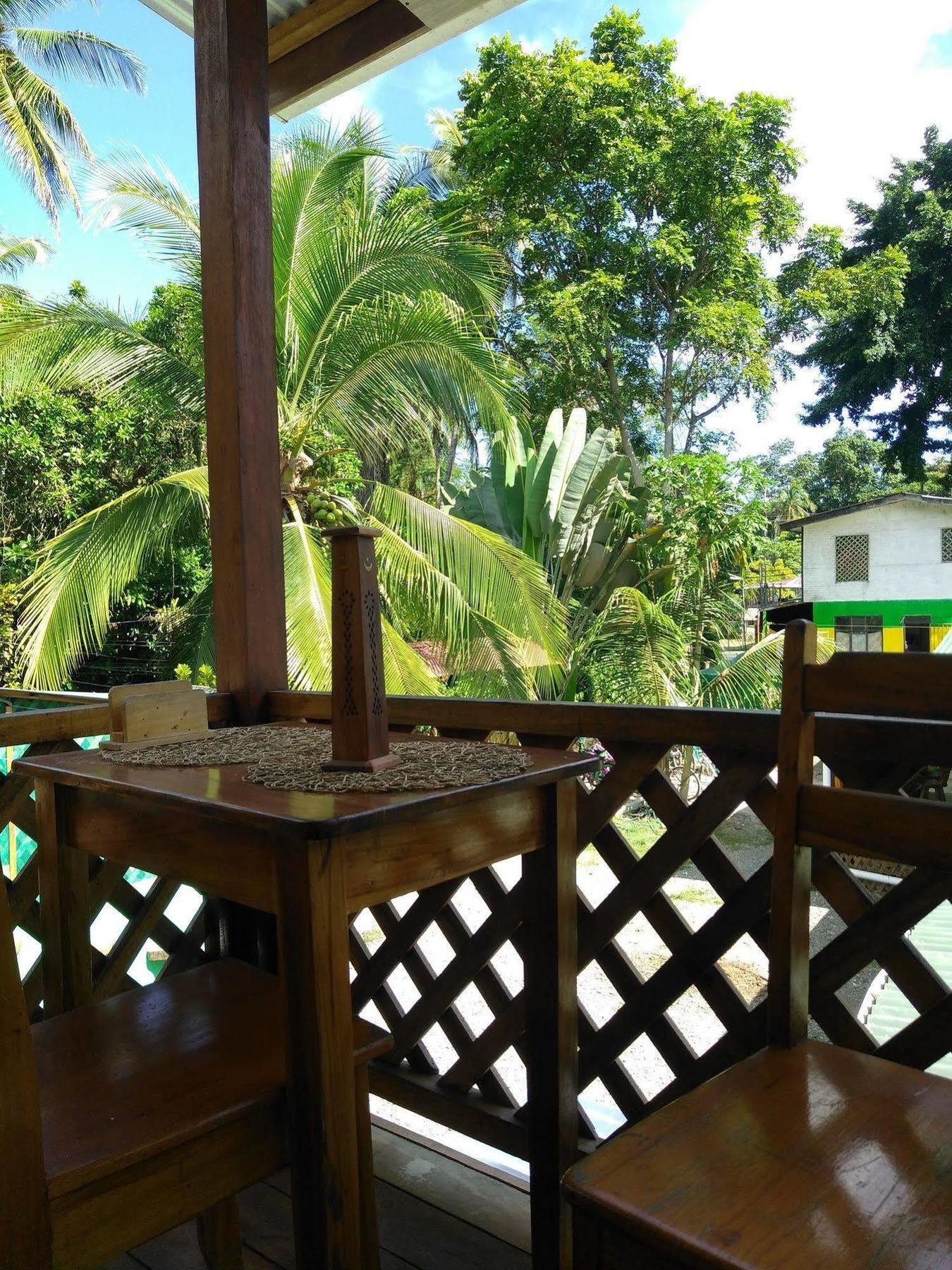 Hostal Cecilia Puerto Viejo de Talamanca Екстериор снимка