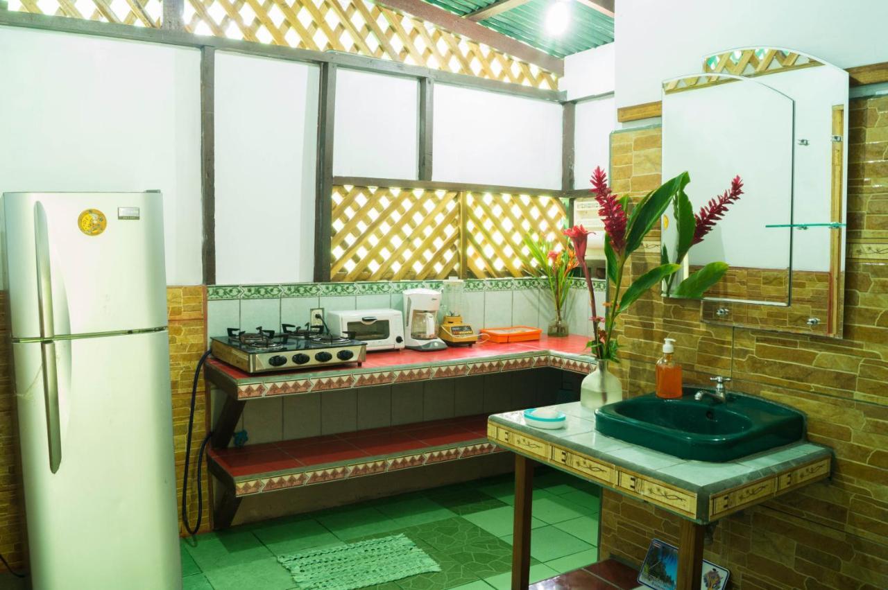 Hostal Cecilia Puerto Viejo de Talamanca Екстериор снимка