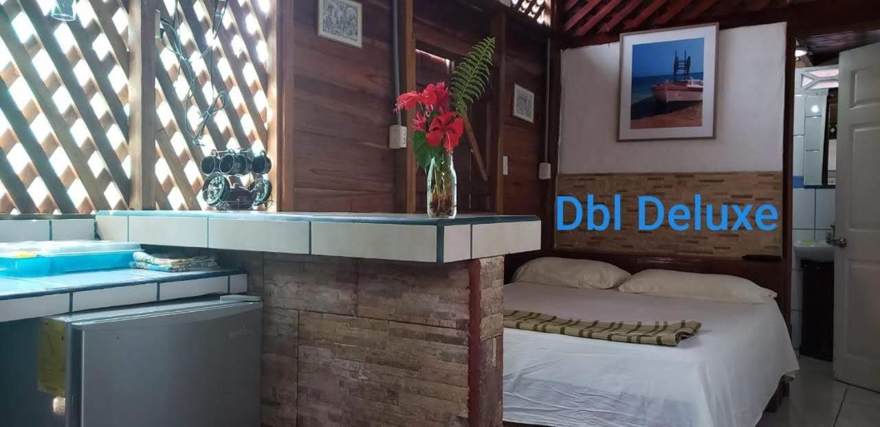 Hostal Cecilia Puerto Viejo de Talamanca Екстериор снимка