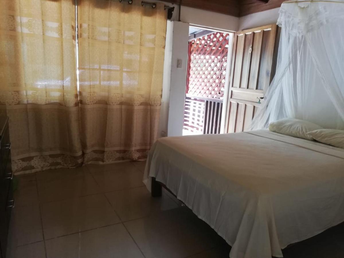 Hostal Cecilia Puerto Viejo de Talamanca Екстериор снимка